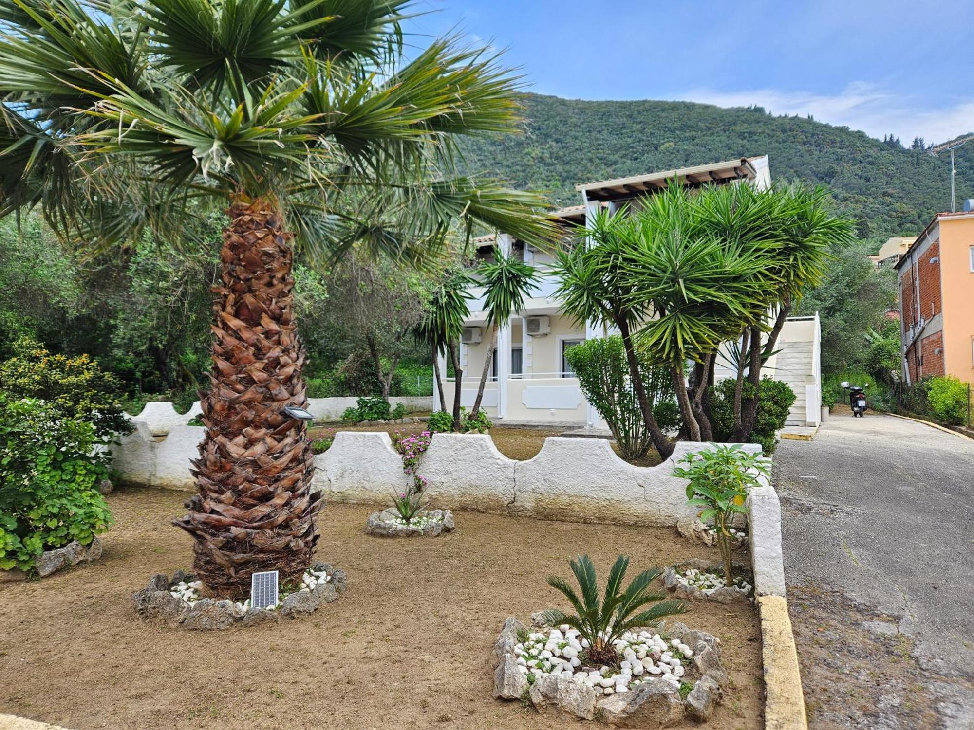 Villa Elena Ipsos Exterior photo