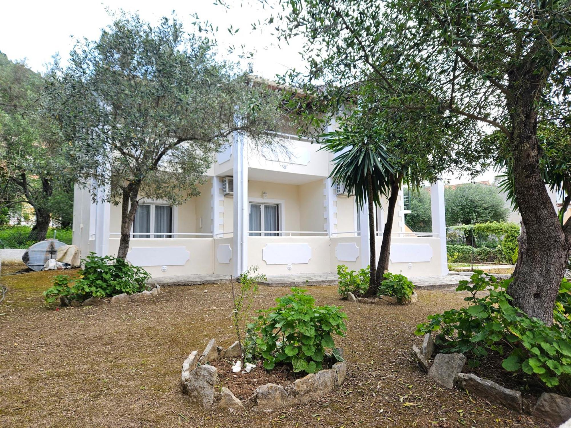Villa Elena Ipsos Exterior photo